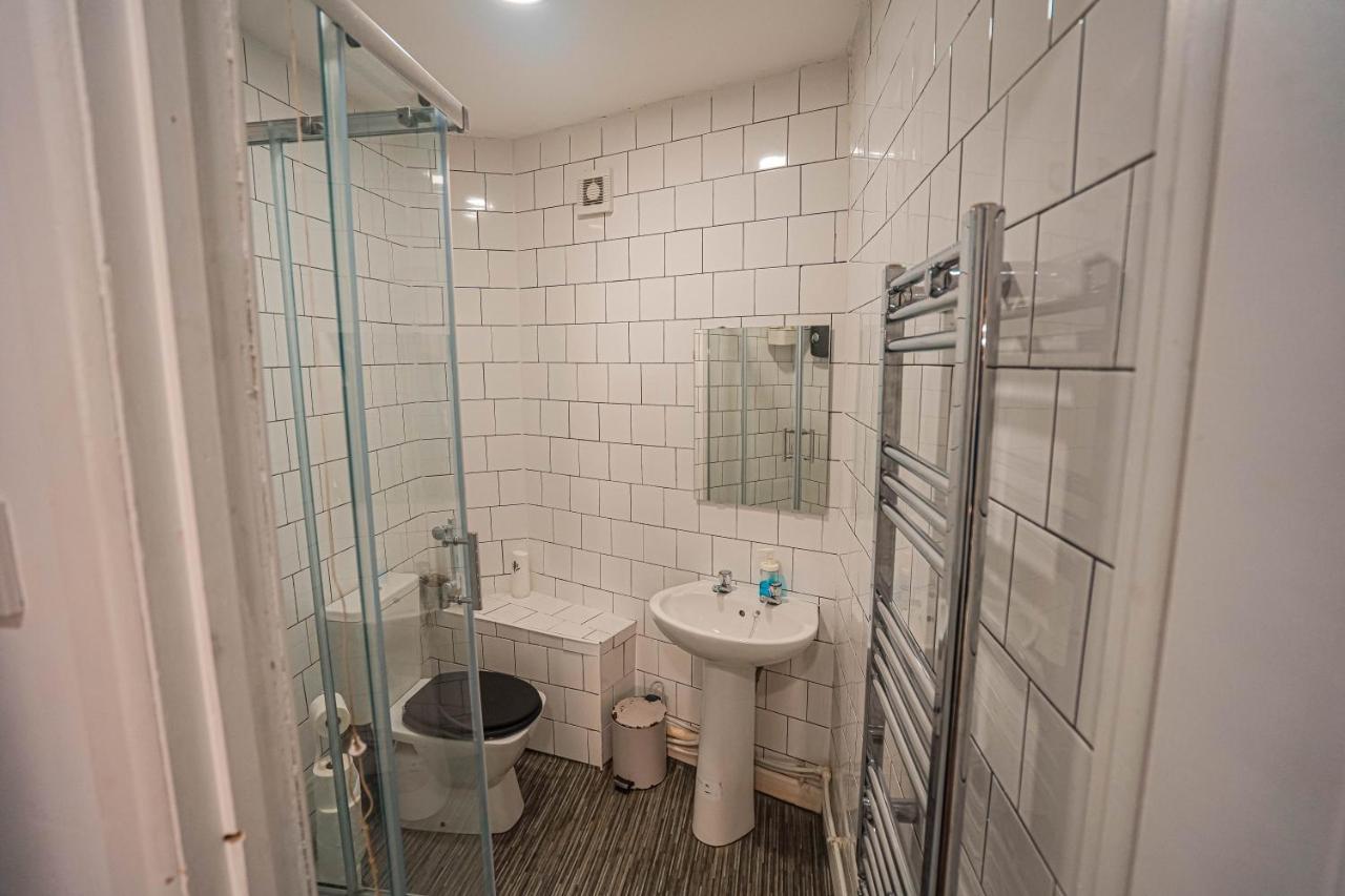 Private And Spacious 2 Bedroom House - Free Parking! Cardiff Ngoại thất bức ảnh