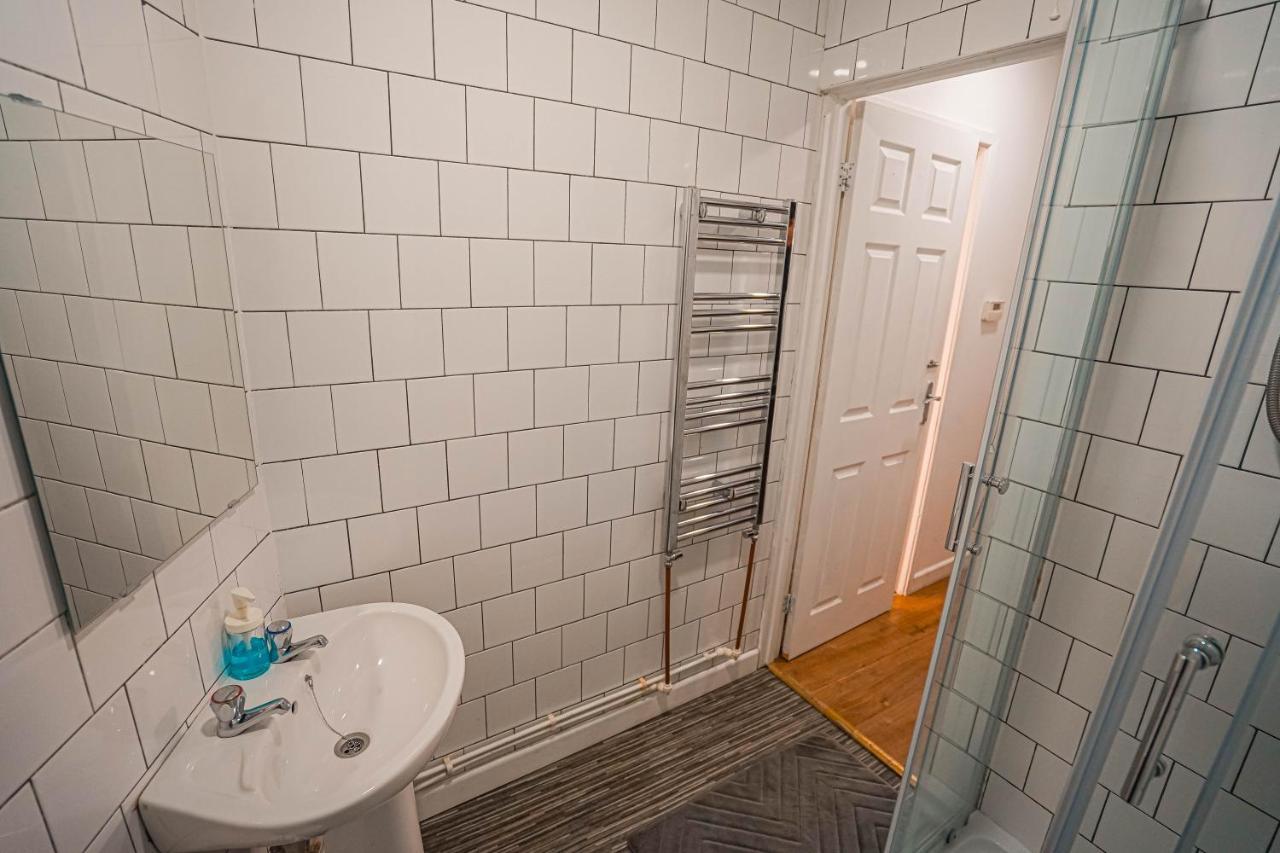 Private And Spacious 2 Bedroom House - Free Parking! Cardiff Ngoại thất bức ảnh