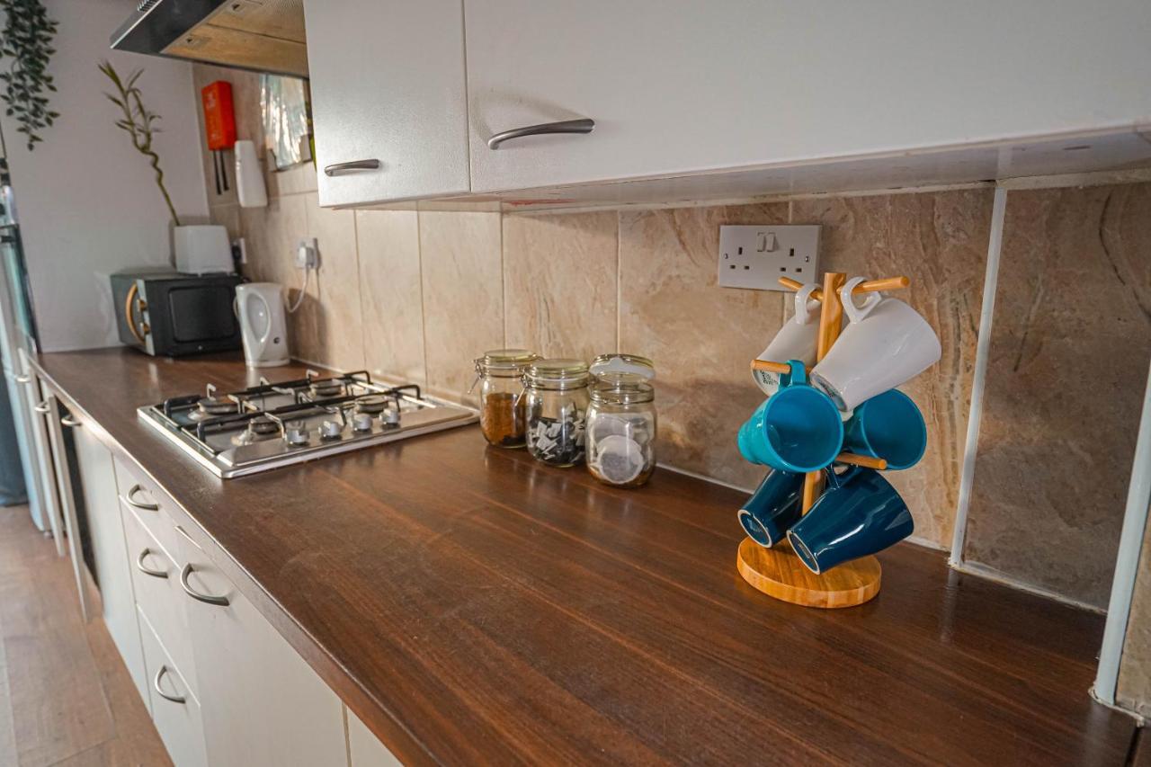 Private And Spacious 2 Bedroom House - Free Parking! Cardiff Ngoại thất bức ảnh
